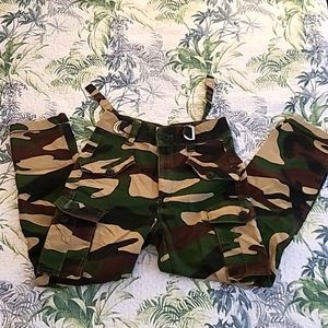 Zara Camo Capri Cargo Pants